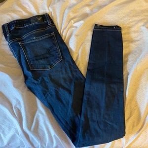 - dark wash skinny Jean